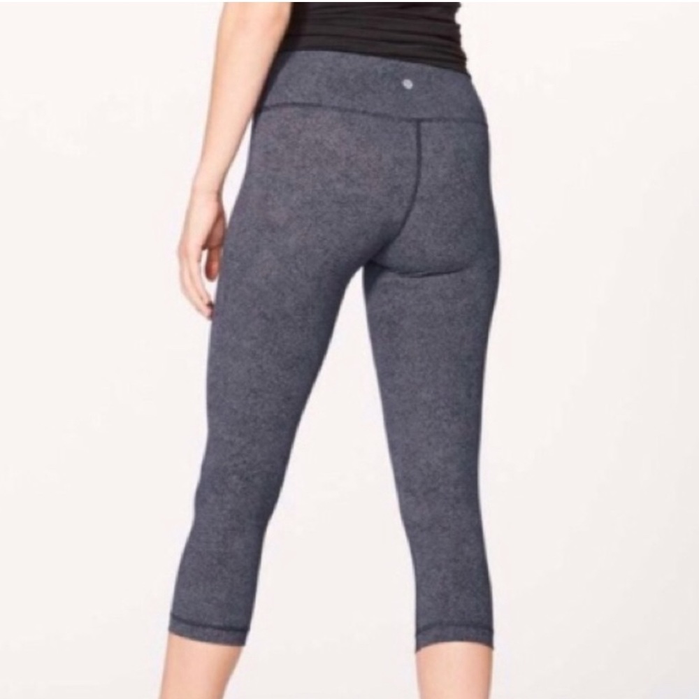 Lululemon Wunder Under CROP - size 6